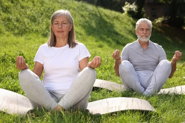 Retraites yoga et bien-être en couple : guérir ensemble