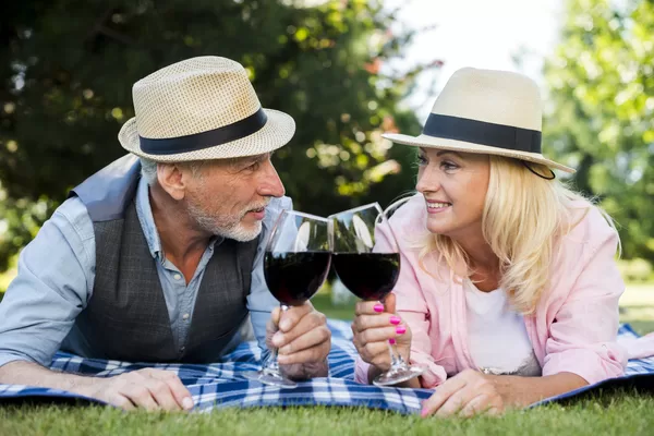 Escapades œnologiques en couple : Déguster les meilleurs vins ensemble