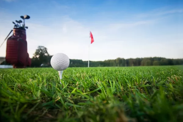 Escapades golfiques en couple : Profitez de parcours de golf de rêve