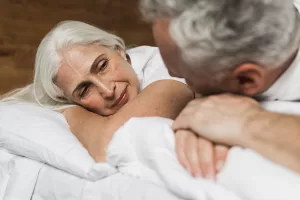 Intimité et plaisir à 50 ans : conseils aux couples