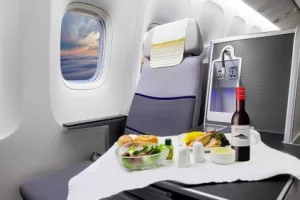 Pourquoi boire du vin en avion amplifie son effet ?