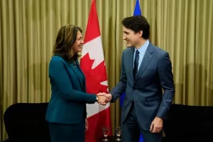 Alberta Premier Appelle à une Annulation de l'Augmentation Prévue